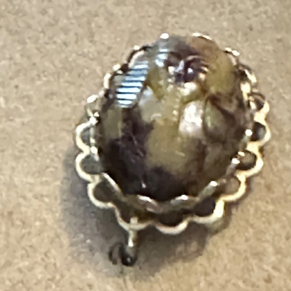 Vintage, gold tone, carved cameo of a pharaoh, clip on earrings - Picture 13 of 13